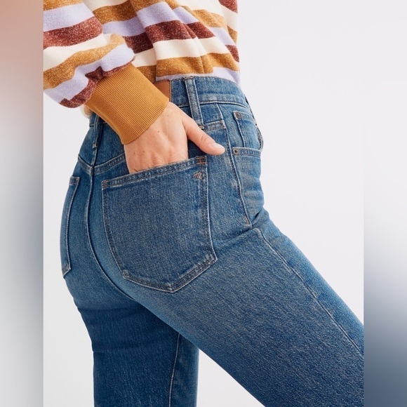 Madewell Tall Classic Straight Jeans in Coldbrook Wash, Size 26T - Picture 2 of 12